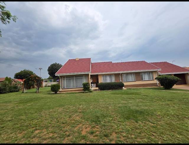 3 BEDROOM HOUSE FOR SALE IN GREENHILLS